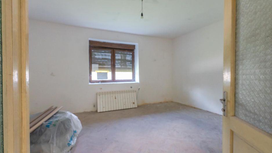 Casa in Purcareni, strada Principala - Poză 9