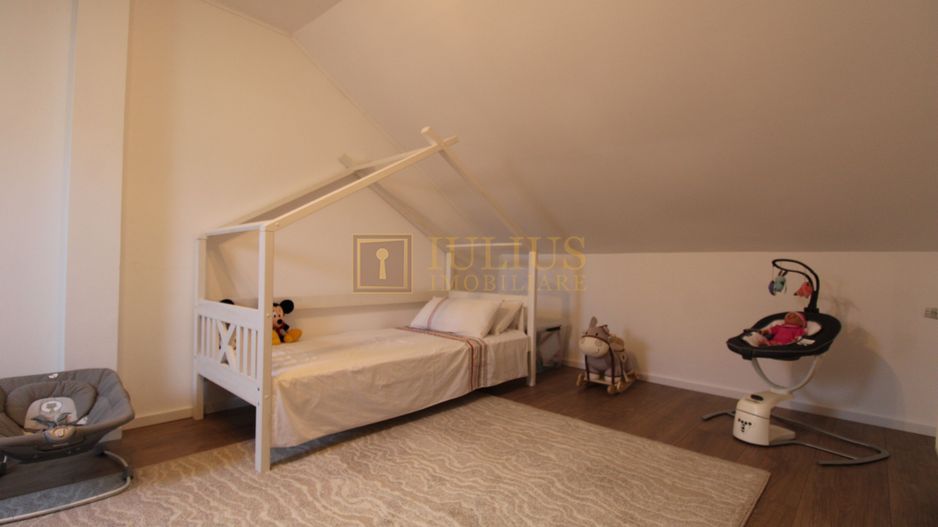 Casa in Blascovici, 5 camere + 3 bai, centrala proprie - Poză 12