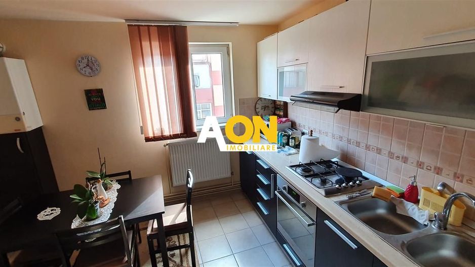 Apartament 3 camere, etaj intermediar, Cetate - Poză 2