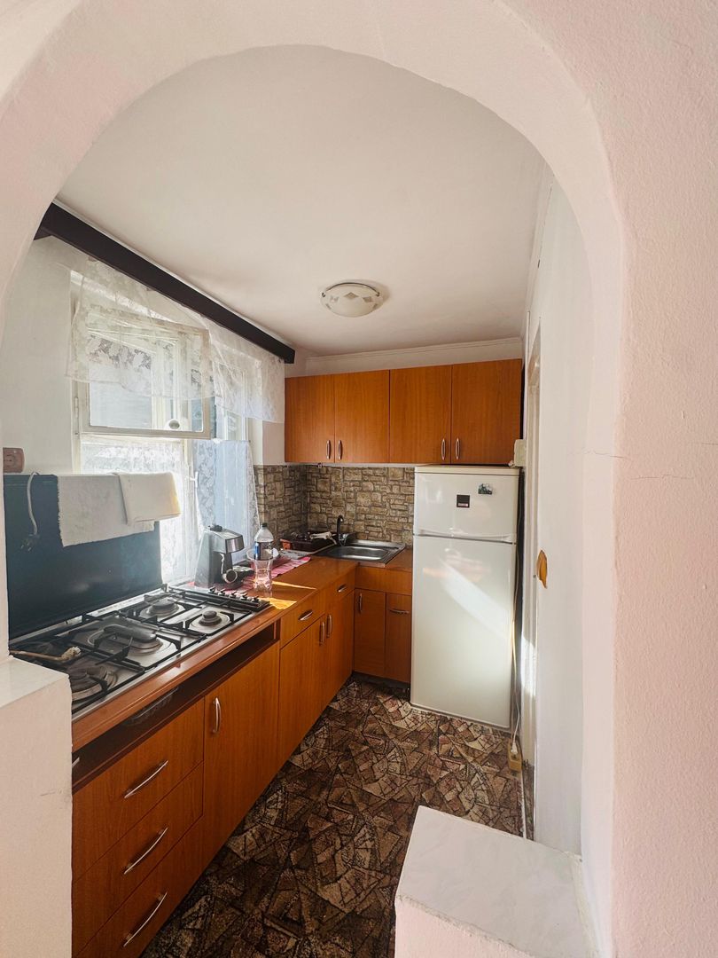 Casa singur in curte zona Velenta - Poză 8