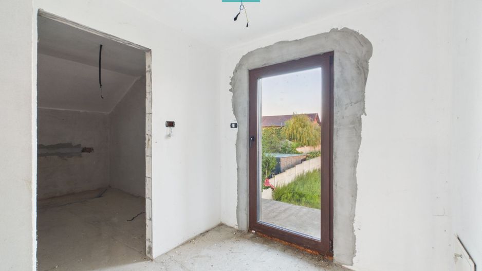 Casă individuală cu 6 camere în Sânandrei - Poză 12