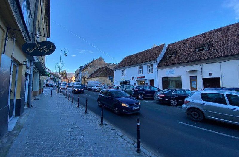 Spatiu comercial de inchiriat la parter in zona centrala - Poză 2