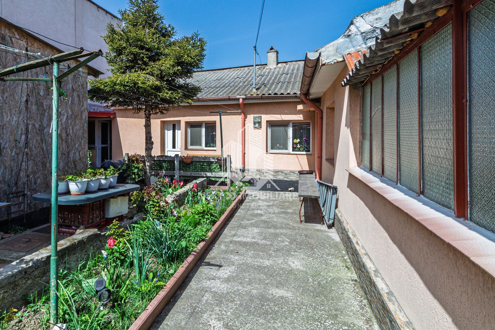Casă 5 camere Trocadero  + spațiu comercial stradal, teren 257mp - Poză 2
