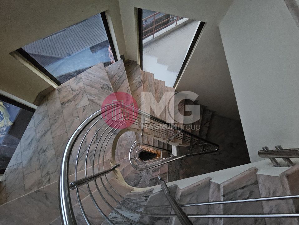 Casă Impresionantă de Vânzare Vitan ideal pentru Locuință sau Business - Poză 13