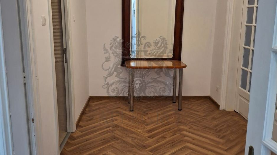 Apartament interbelic cu 2 camere | Vilă P+1+M | Curte | Popa Nan - Poză 2