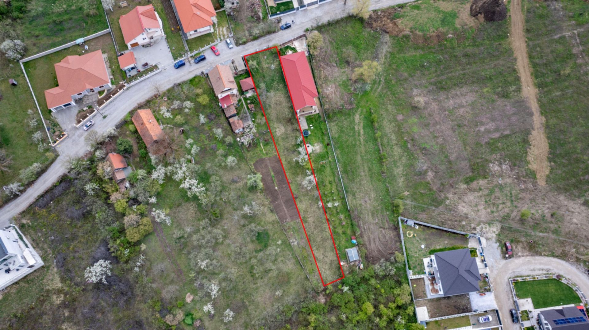 TEREN INTRAVILAN 1080MP STR.RASPANTIILOR / COLINELOR - Poză 5