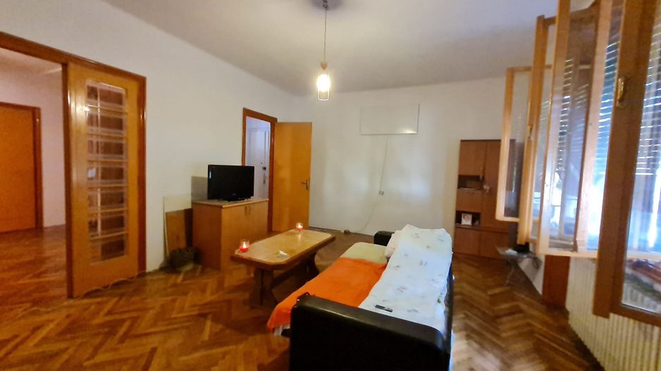 Apartament generos zona Piata 700 - Poză 1