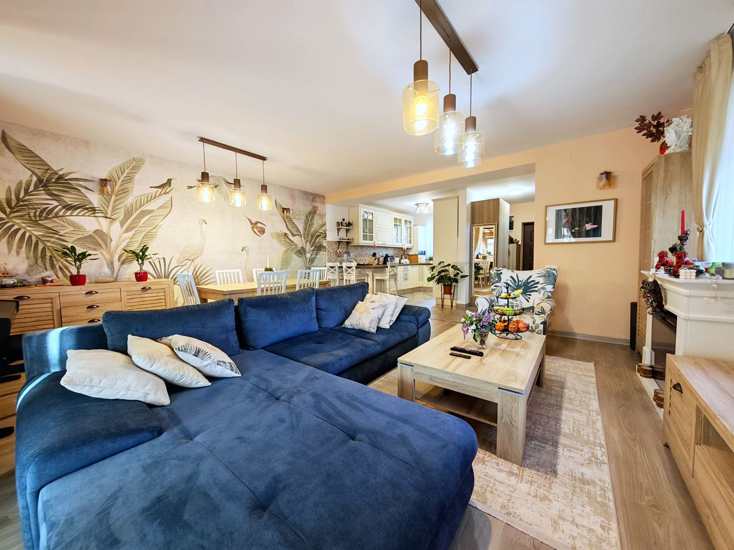 Prima inchiriere, vila cocheta, cu accente exotice - Poză 3