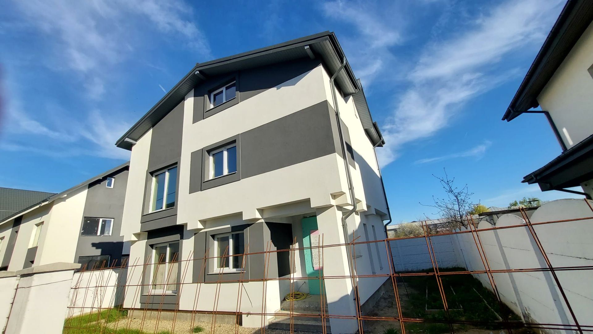 VILĂ SPAȚIOASĂ 2025 | 200 m de Sector 1 | Poziție Deosebită Mogoșoaia - Poză 2