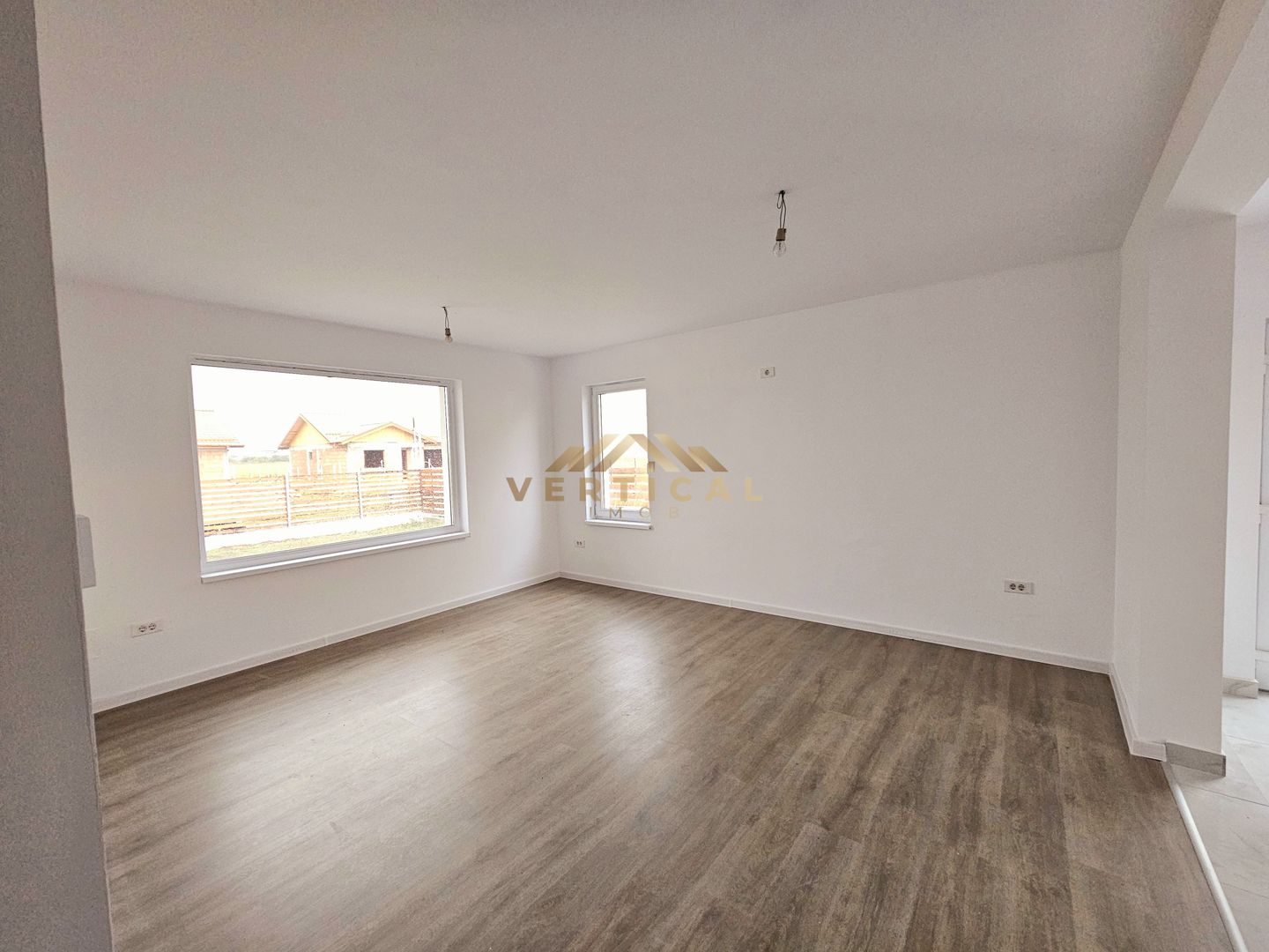 Casa pe un singur nivel cu 3 camere - com Berceni - Poză 3