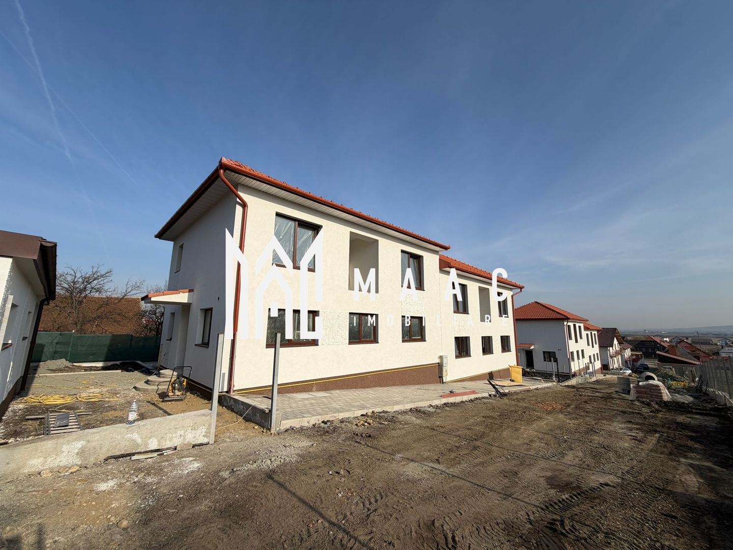 Casă Tip Duplex | 4 Camere | 2 Balcoane | Terasă | Șura Mică - Poză 1