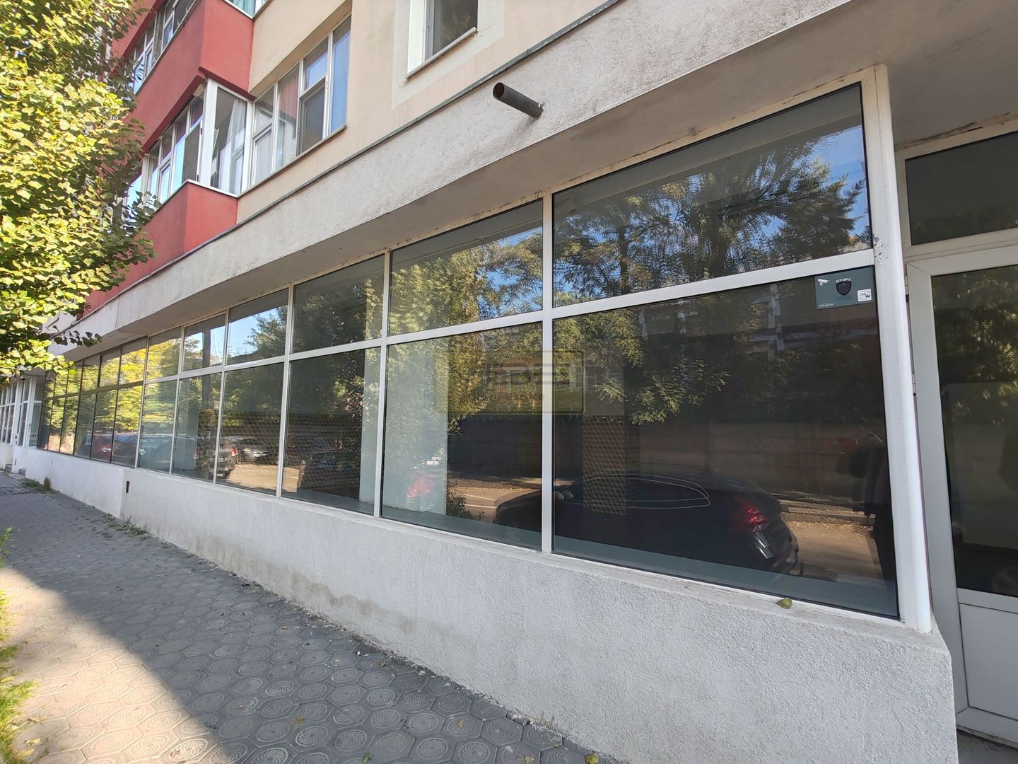 Spațiu comercial - deschidere 10 ml-amenajat! - Poză 2