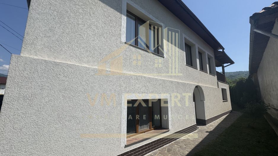 VILA 5 CAMERE, TEREN 4520 MP, LERESTI, ARGES - Poză 2