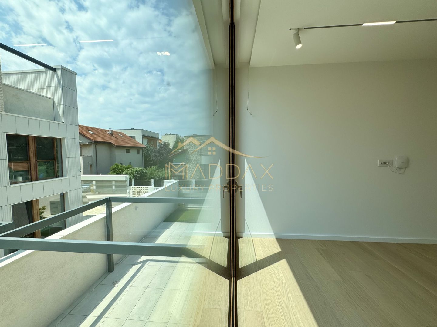 Vila cu 6 camere *575mp* / 2 locuri parcare // Pipera- Iancu Nicolae - Poză 27