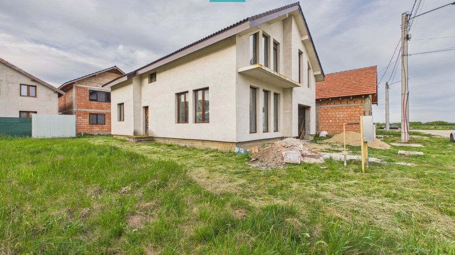 Casă impunătoare la gri în Curtici - Poză 26