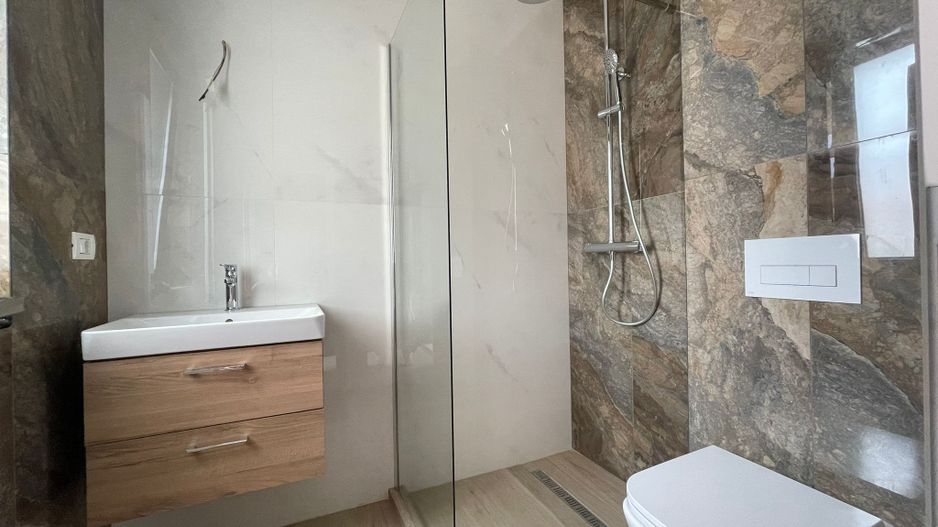 Duplex cu 5 camere și 3 băi - Mosnita Noua - Poză 8