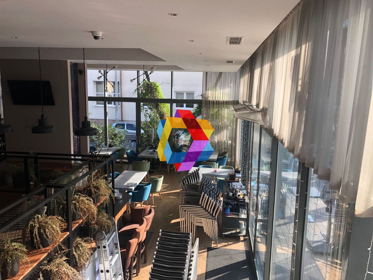 Spatiu Central cu vad pietonal și auto - 414 mp #plus-imo.ro - Poză 1