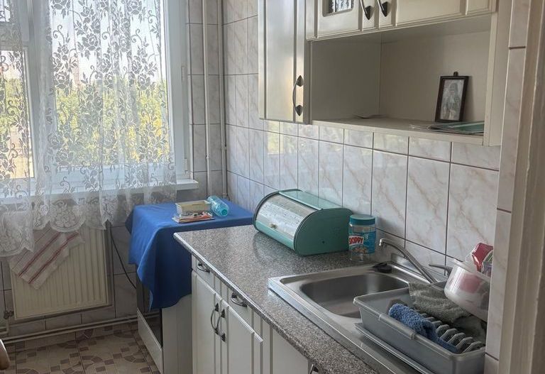 Apartament 3 camere. Centrala proprie. Bld. Brancoveanu. Zona Covasna. - Poză 1