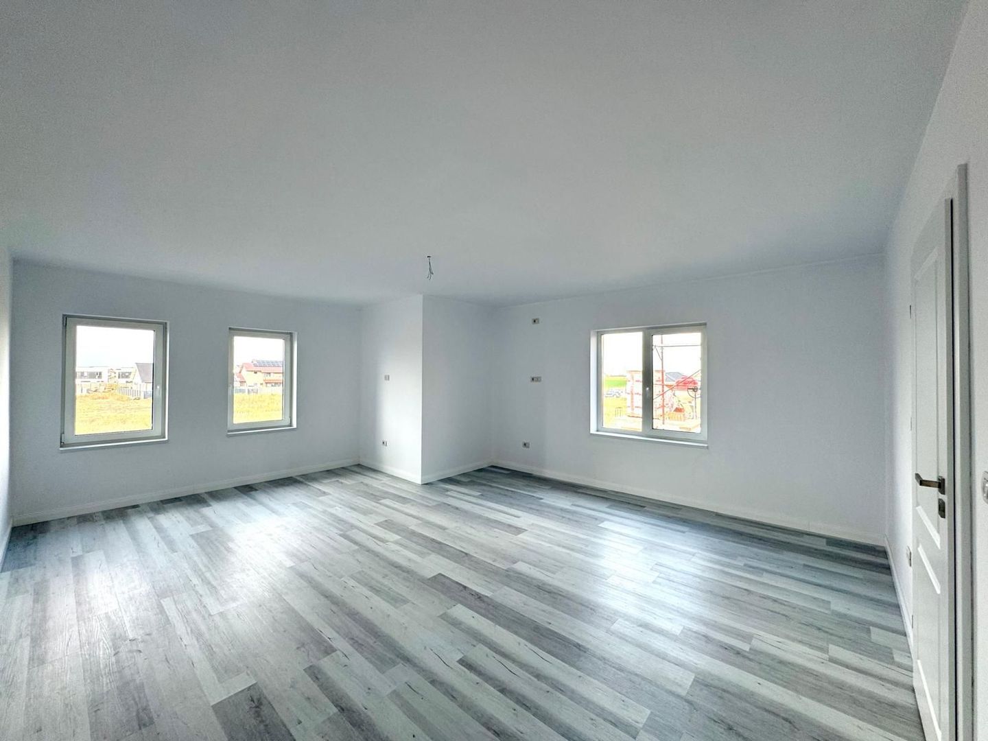 Duplex 4 camere -140.000€ pozitie excelenta |Săcălaz| - Poză 10