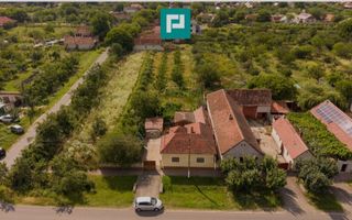 Casa în Cuvin la poalele dealului - Poză 3