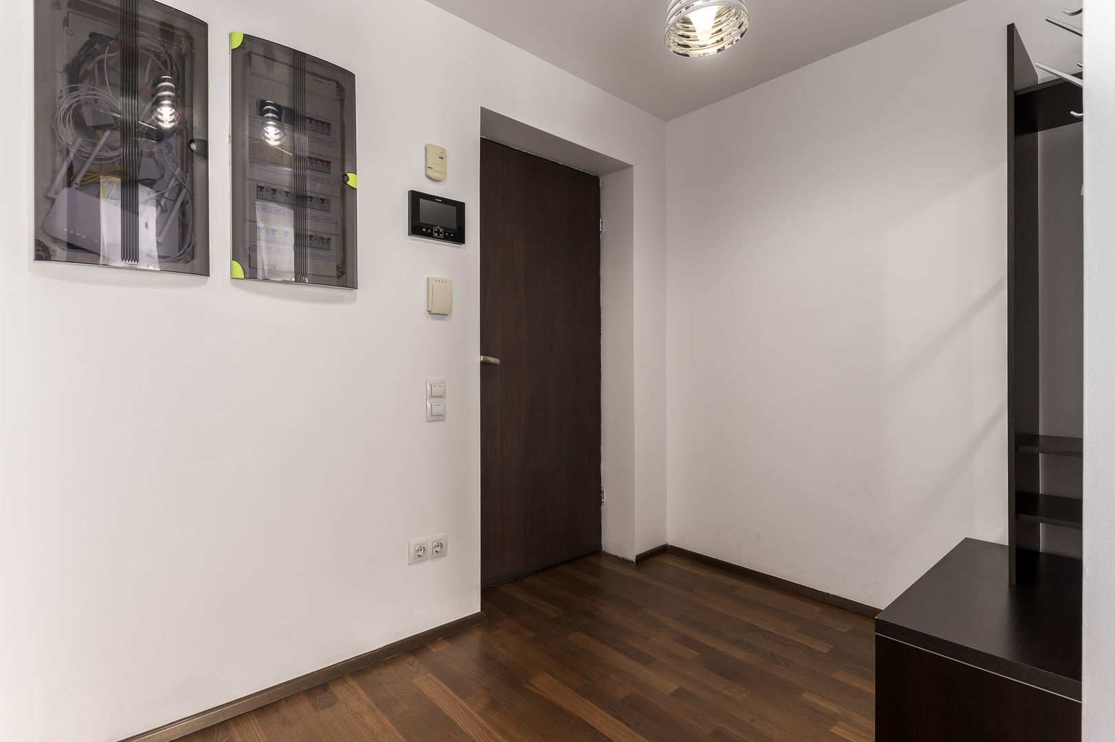 4 camere| semineu| piscina interioara | sauna | sala de sport| parcare - Poză 26