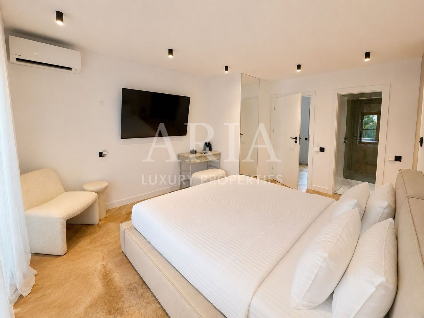 ELEGANT TOWNHOUSE | PRIVATE GARDEN | PANORAMIC TERRACES | - Poză 16