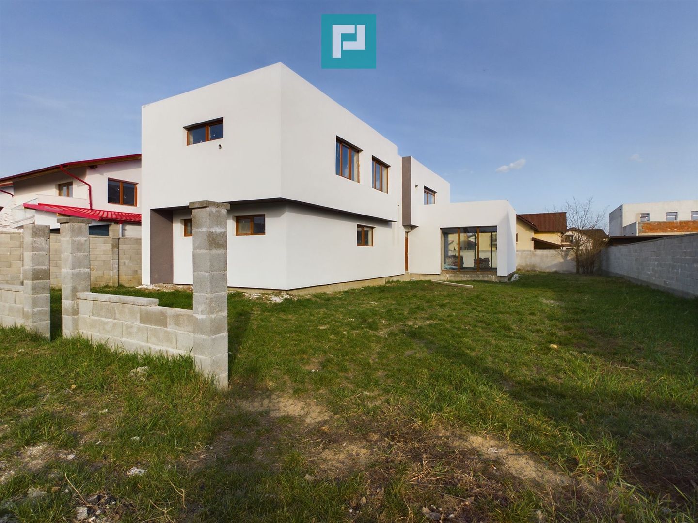 Vilă la gri în Via Carmina - Poză 11