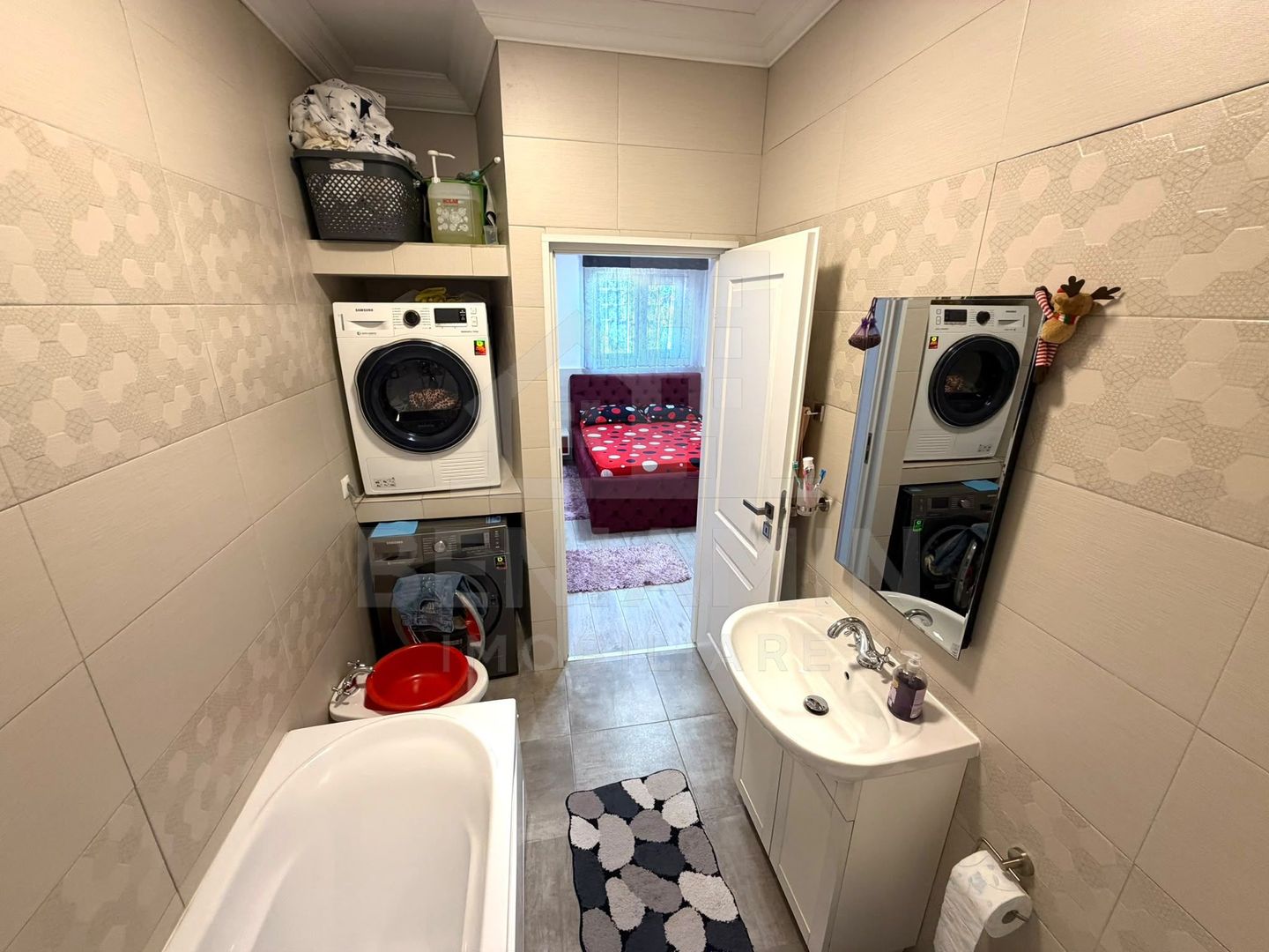 Apartament cu 3 camere si 3 bai in Craiovita Noua - Promenada Mall - - Poză 14