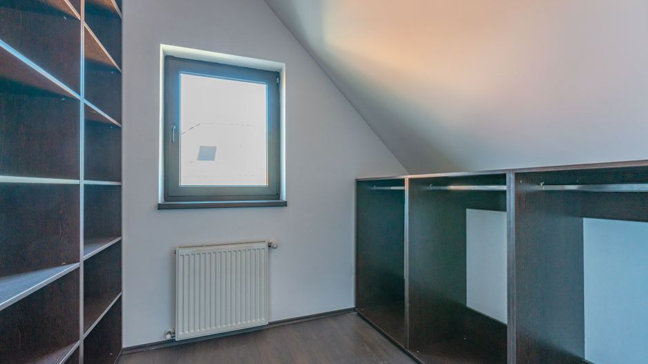 Casă modernă cu garaj și 4 dormitoare, aproape de Piața Sfatului - Poză 20