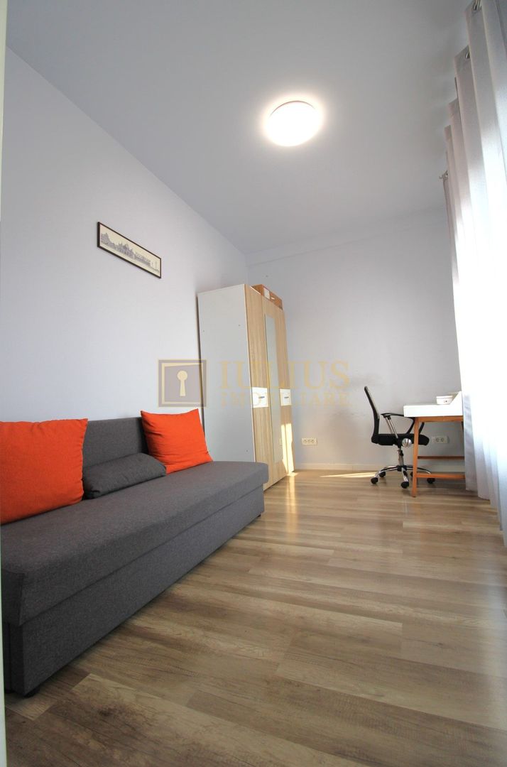 Casa cu 3 camere, locuri de  parcare, curte - Poză 5