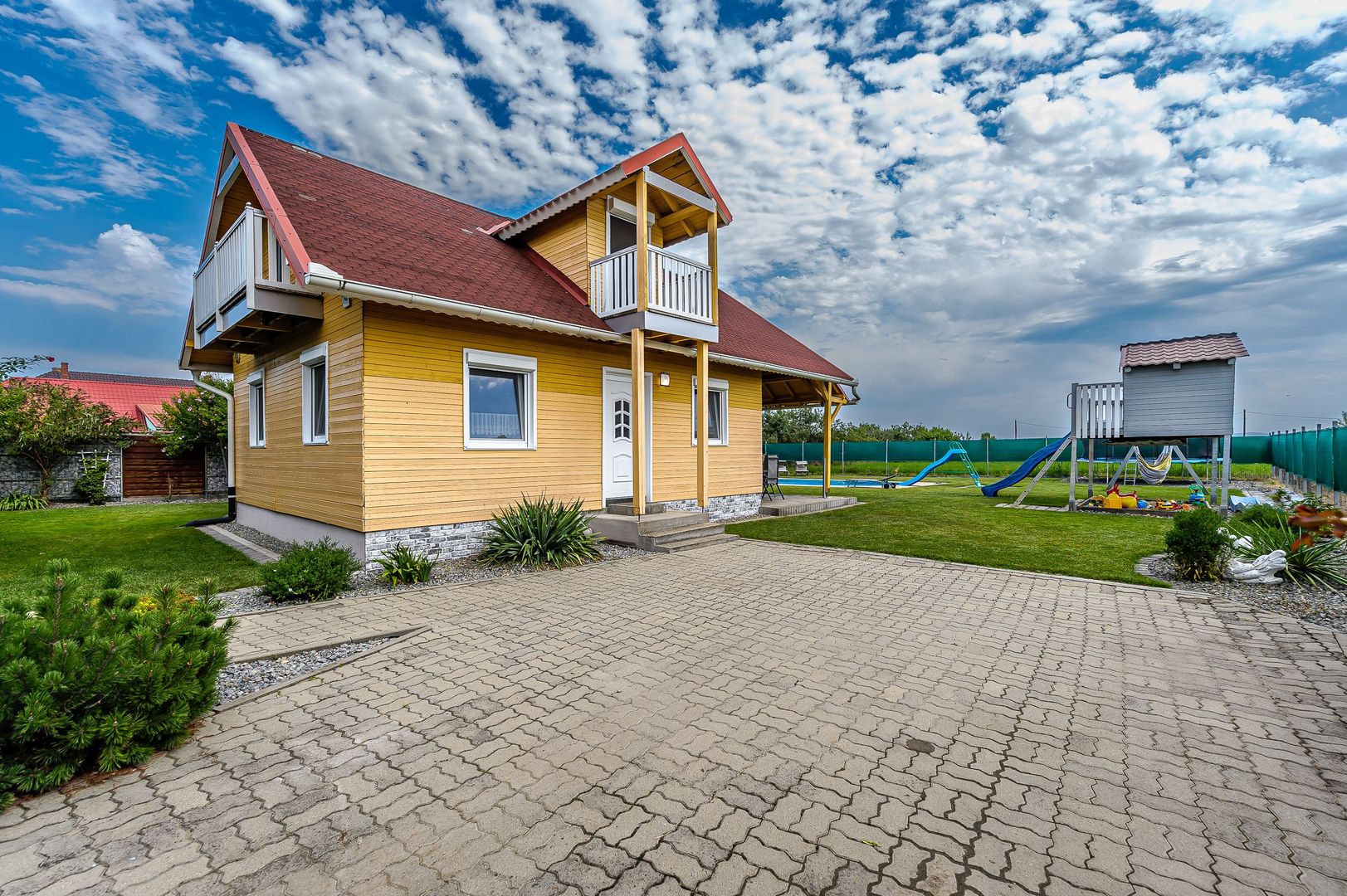 Casa de Lemn cu Piscina si Gradina Impecabila in Vladimirescu! - Poză 3
