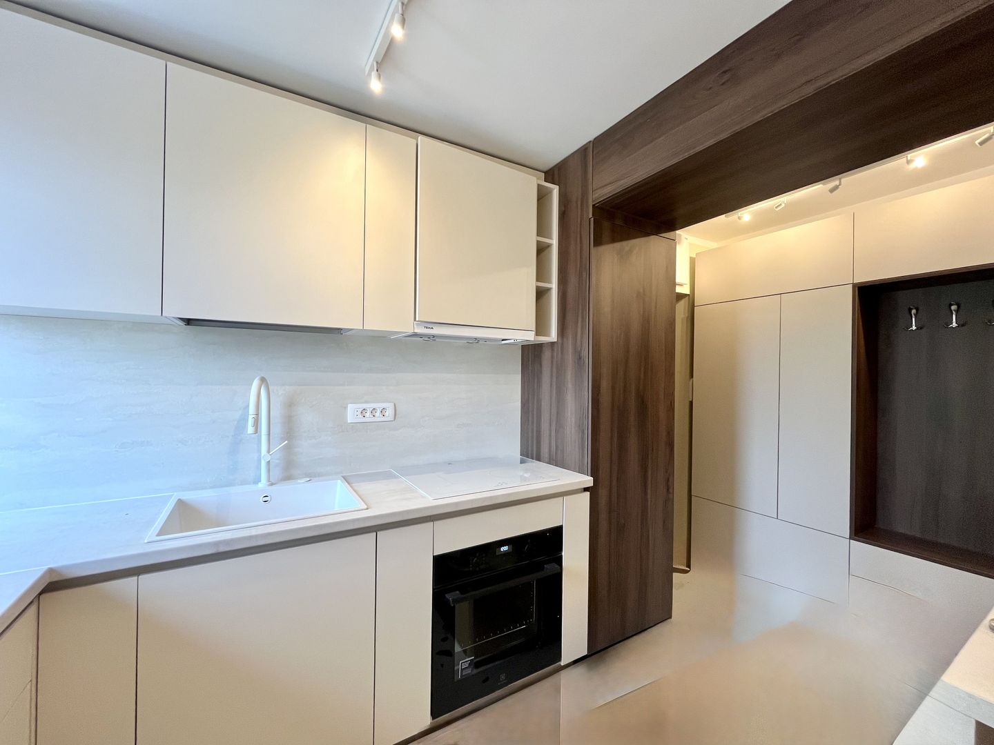 2 camere, prima inchiriere, vibrant, pet friendly lângă P-ta Victoriei - Poză 3