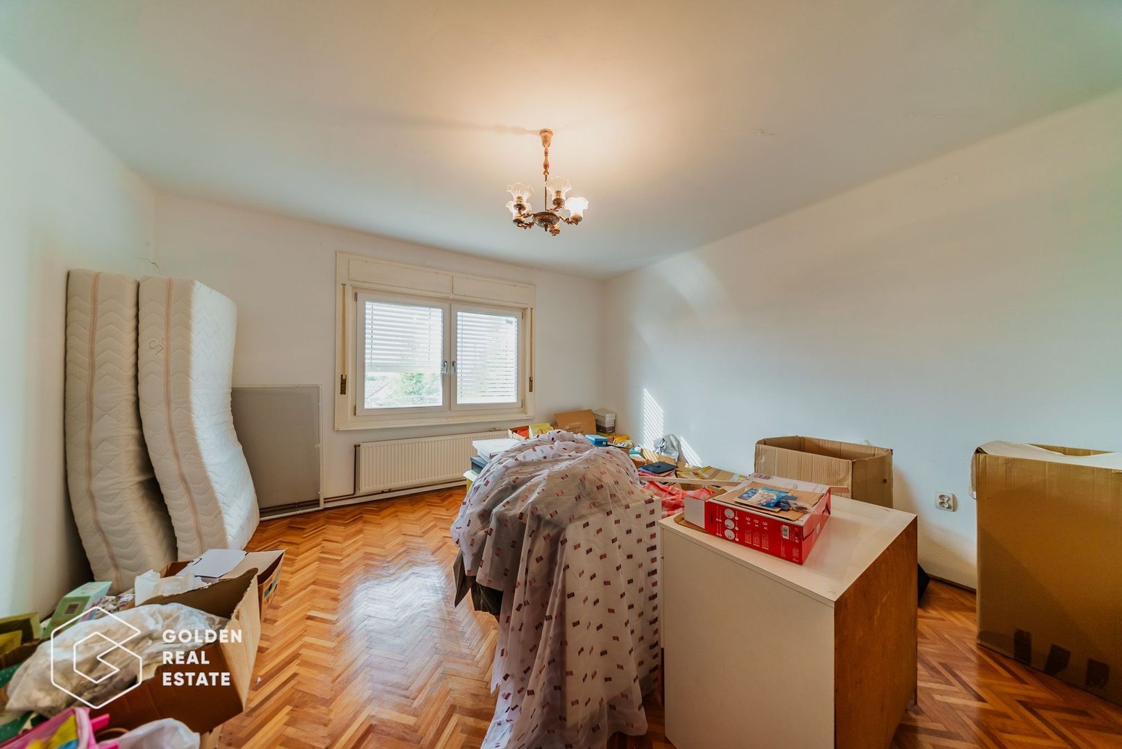 Vila superba, P+E,  Cuvin, 9 camere, 200 mp si teren 1300 mp plus anexa 3 camere - Poză 21