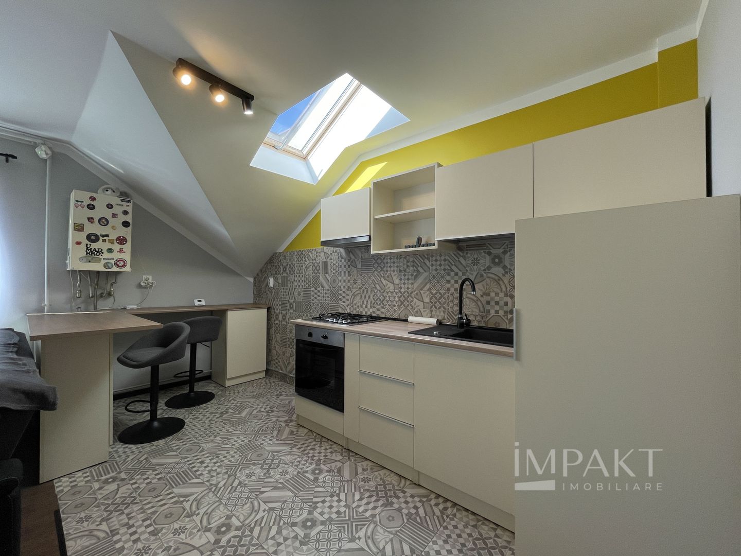 Apartament de închiriat cu 3 camere și parcare exterioară! - Poză 3