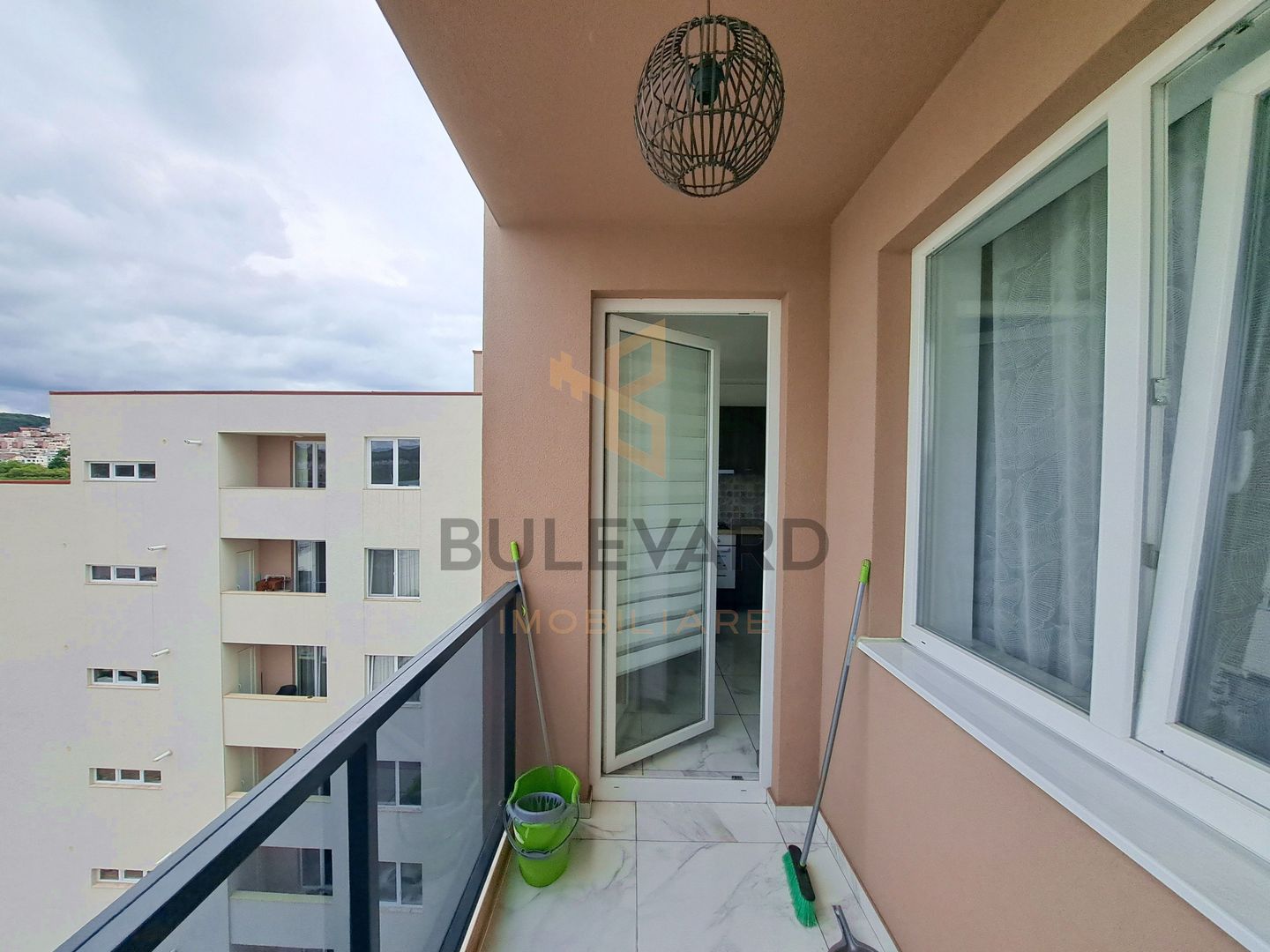 Apartament 2 camere cu parcare, zona Metro! - Poză 2
