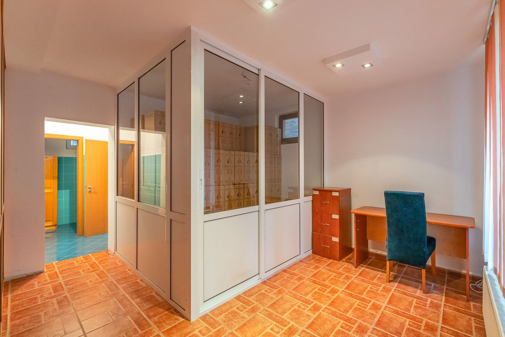 Ansamblu imobiliar compus din 2 proprietati si 700 mp teren - Poză 21