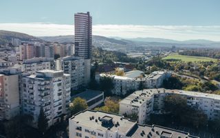 Apartament cu 4 camere - Poză 1