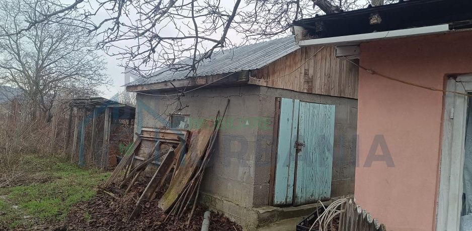 Casă bătrânească și teren in Tomești - Poză 5