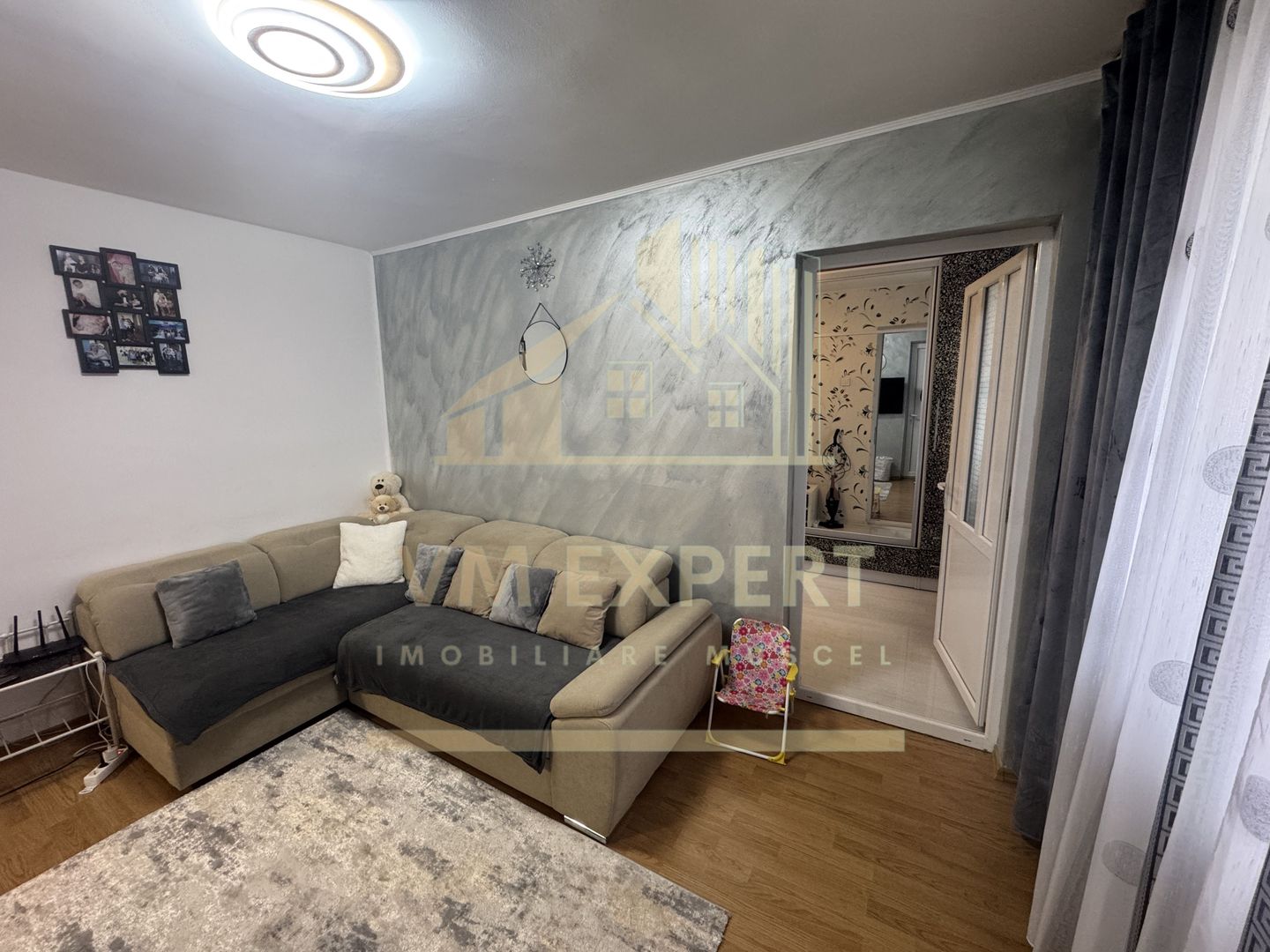 APARTAMENT 3 CAMERE ETAJ 3 VISOI - Poză 2