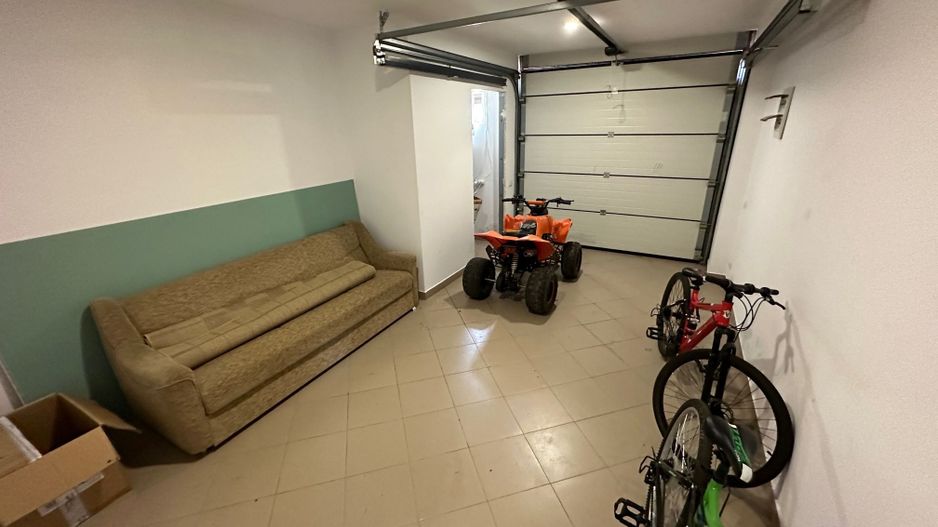 CASA SPATIOASA  CU GARAJ SI TEREN DE 600 MP - Poză 5