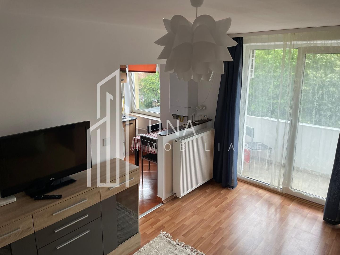 Apartament cu 1 cameră, ultracentral – ideal locuire sau investiție - Poză 1