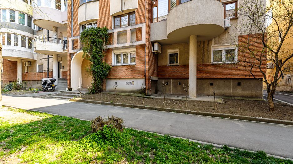 Apartament cu 4 camere Zona Podgoria, strada Bolintineanu - Poză 2