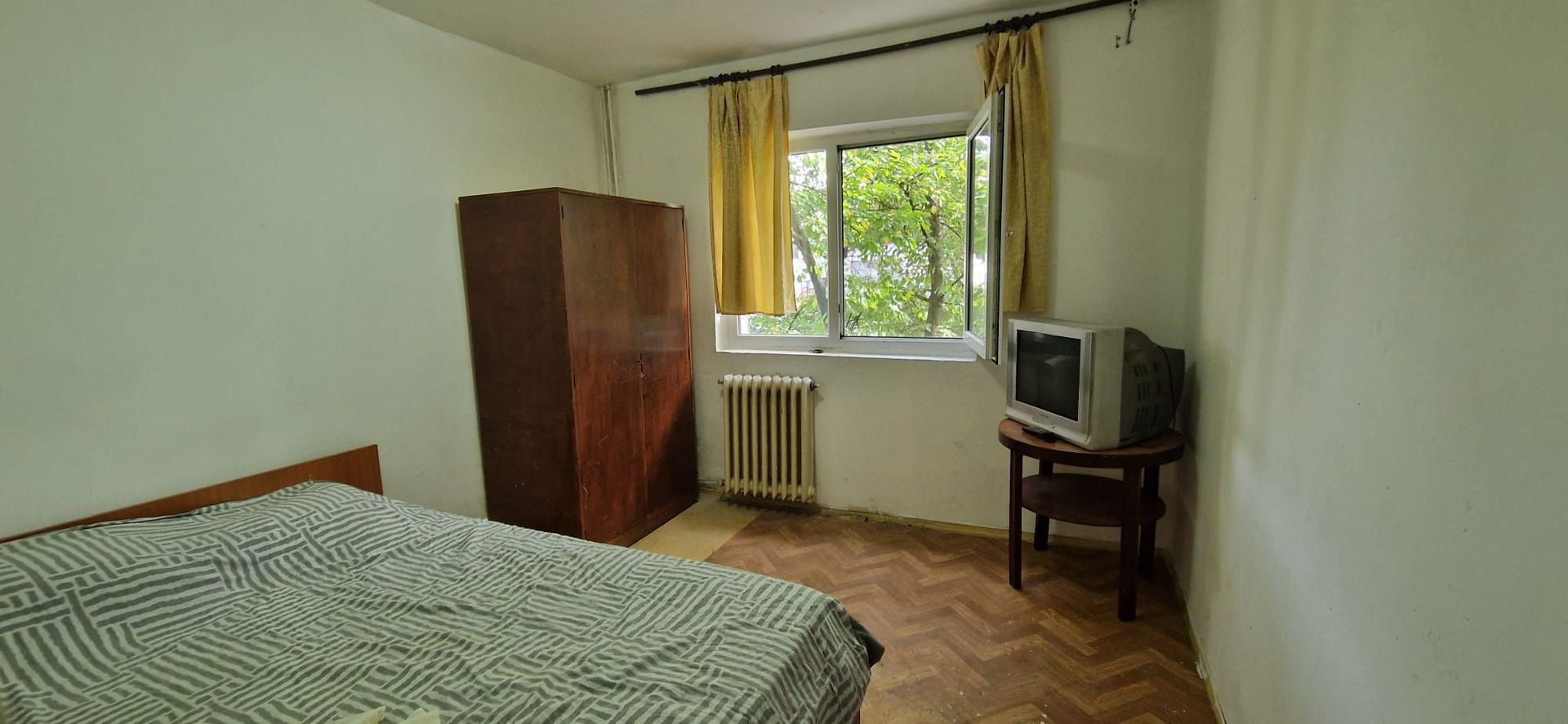 Apartament 2 camere Dec 47 mp Podul de Fier 99000 euro - Poză 3