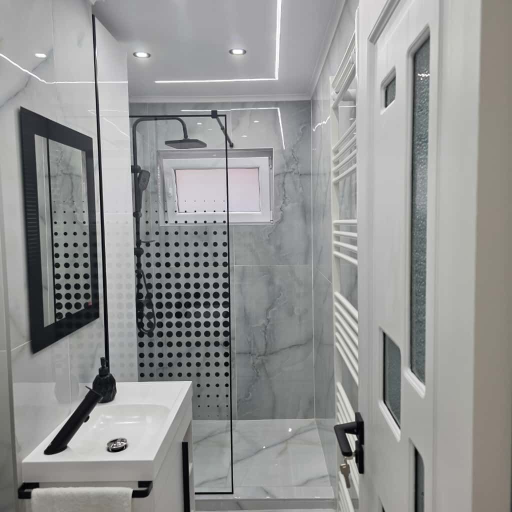 Sagului-Dambovita | 3 Camere | Decomandat | Amenajat Modern | Etaj Intermediar. - Poză 9