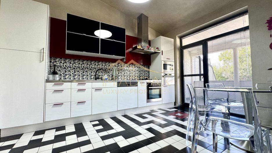 Vila cu 5 camere *344mp* + 400mp Teren // Zona Bucurestii Noi - Poză 18