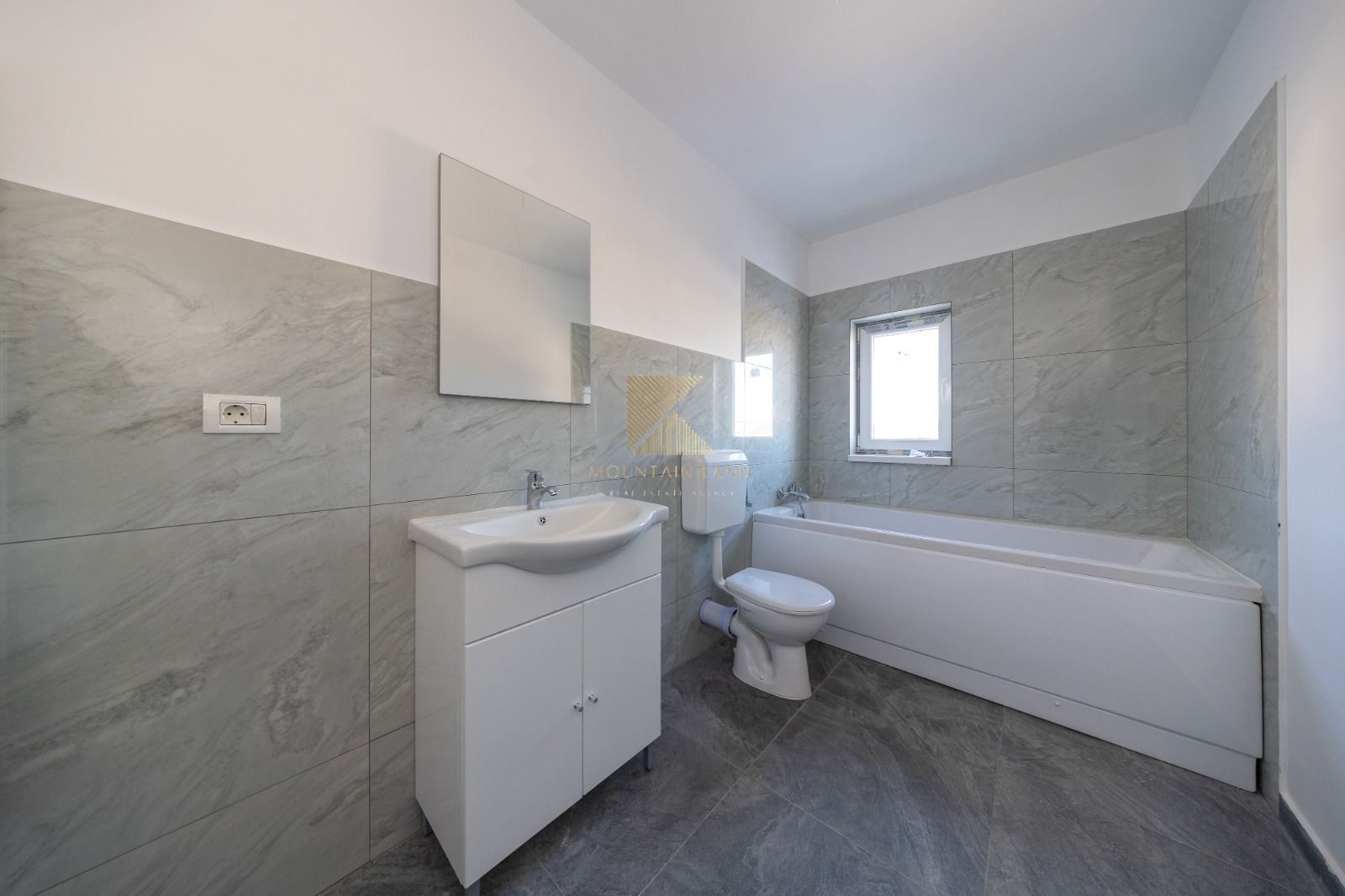 Casă modernă cu curte privată, aproape de Brașov – Cartierul Izvor - Poză 7