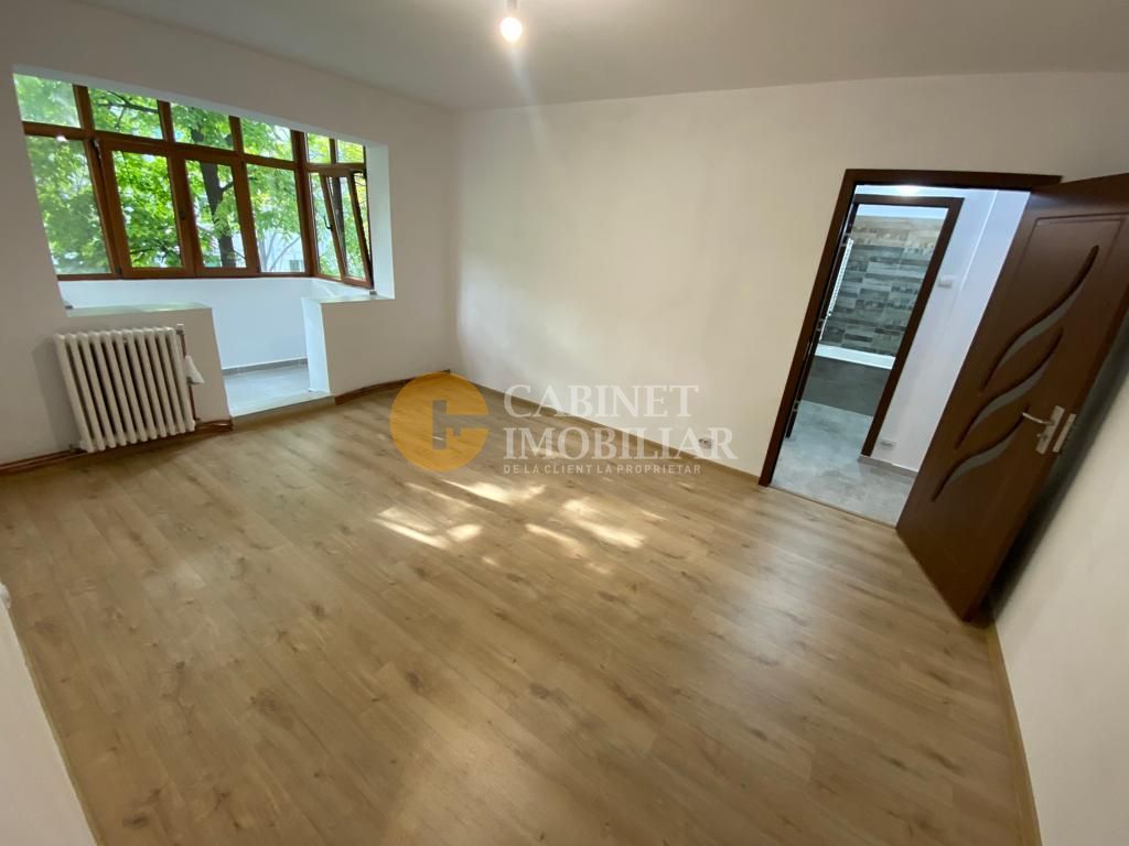 Etaj 2, zona Alexandru cel Bun 2 camere-liber mutare imediata - Poză 4