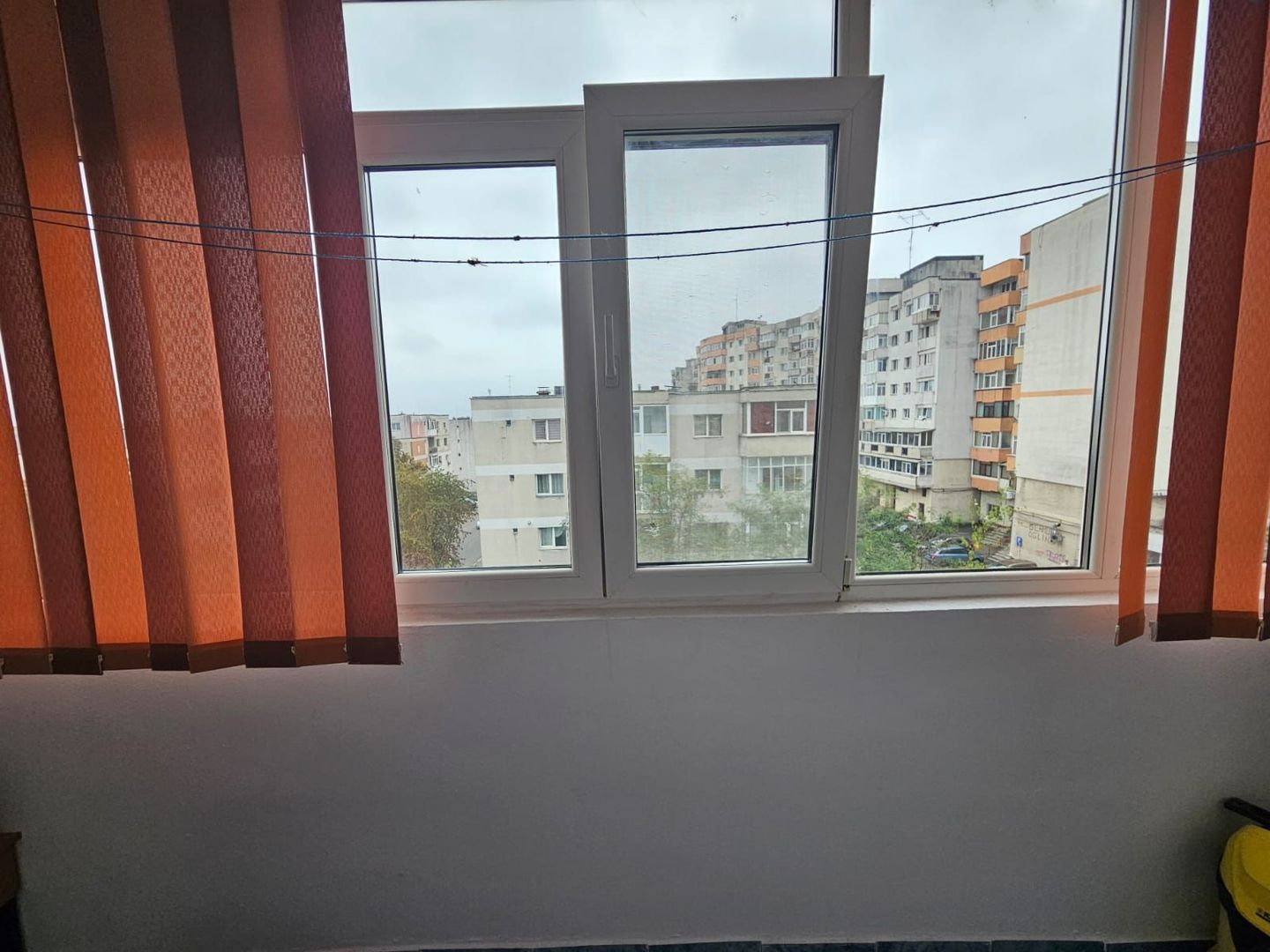 De vânzare apartament 3 camere, Prudu – Complex 2 - Poză 2