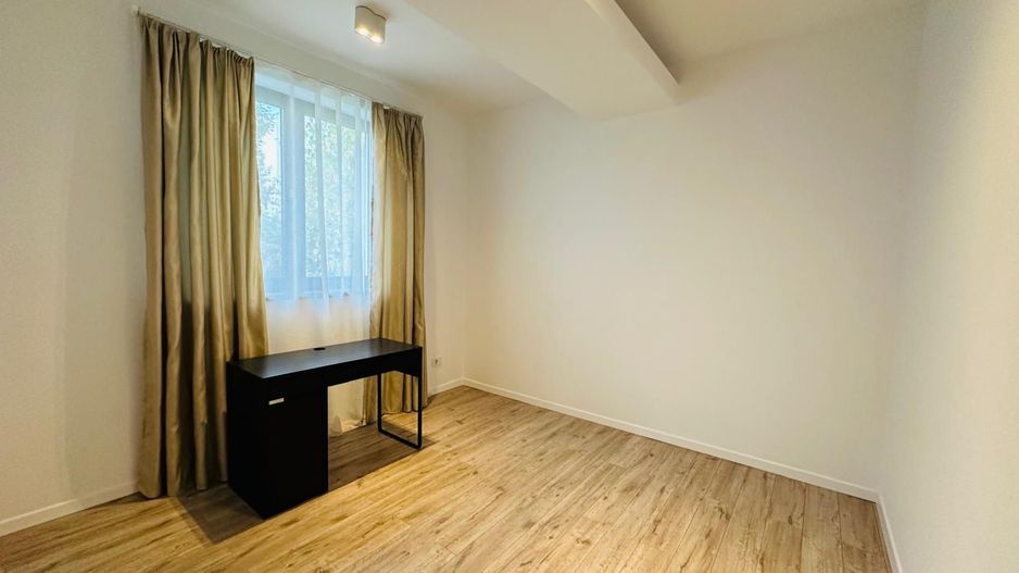 Vila Individuală Elegantă cu 6 camere, Curte Proprie–Padurea Baneasa - Poză 5