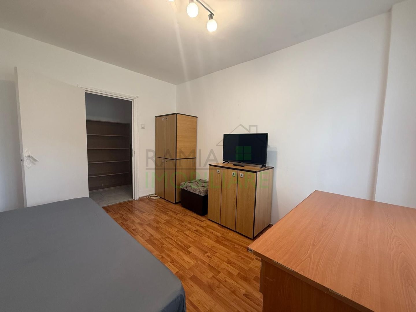 Apartament 3 Camere Decomandat, Etaj 1, Tractorul - Poză 5